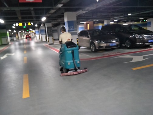 1556262913594071.jpg 駕駛式洗地機.JPG